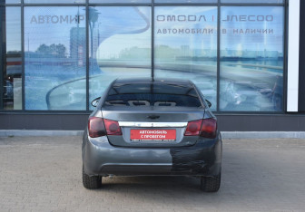 Подержанный автомобиль Chevrolet Cruze Sedan 2011 года (6 фото)