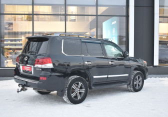 Подержанный автомобиль Lexus LX 2012 года (5 фото)