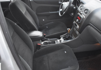 Подержанный автомобиль Ford Focus Sedan 2008 года (10 фото)