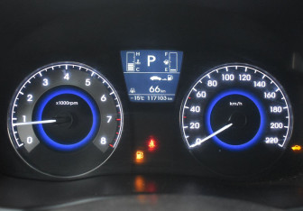 Подержанный автомобиль Hyundai Solaris Hatchback 2015 года (14 фото)