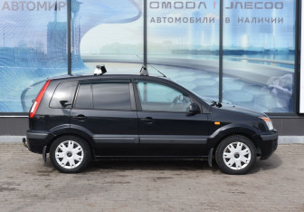 Подержанный автомобиль Ford Fusion 2008 года (4 фото)