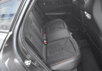 Подержанный автомобиль Changan UNI-V 2024 года (11 фото)