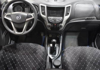 Подержанный автомобиль Changan CS35 2014 года (12 фото)