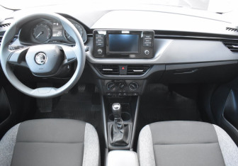 Подержанный автомобиль Skoda Rapid Liftback 2021 года (12 фото)