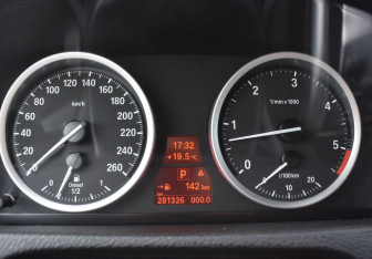 Подержанный автомобиль BMW X6 2011 года (15 фото)
