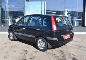 Подержанный автомобиль Ford Fusion 2007 года (7 фото)