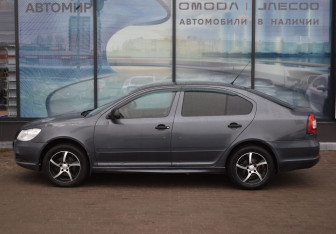 Подержанный автомобиль Skoda Octavia Liftback 2010 года (8 фото)