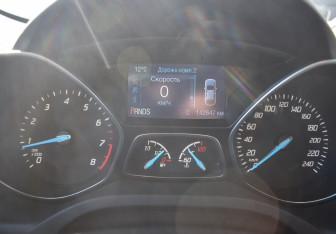 Подержанный автомобиль Ford Kuga 2014 года (14 фото)