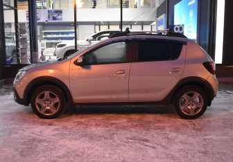 Подержанный автомобиль Renault Sandero 2019 года (8 фото)