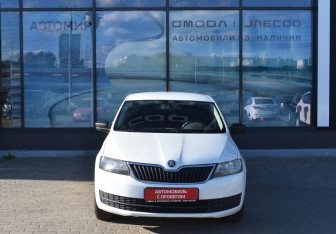 Подержанный автомобиль Skoda Rapid Liftback 2014 года (2 фото)