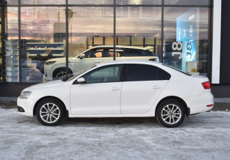Подержанный автомобиль Volkswagen Jetta Sedan 2013 года (8 фото)