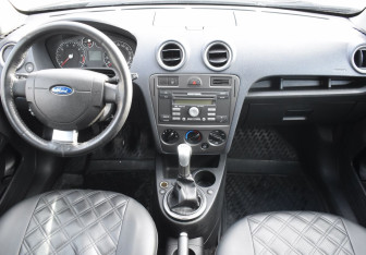 Подержанный автомобиль Ford Fusion 2008 года (12 фото)