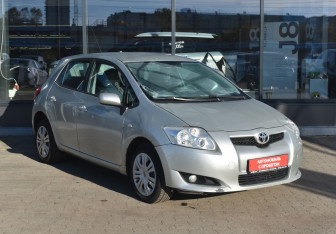 Подержанный автомобиль Toyota Auris Hatchback 2008 года (3 фото)