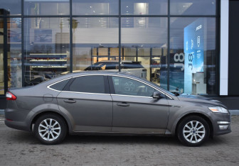 Подержанный автомобиль Ford Mondeo Sedan 2013 года (4 фото)