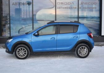 Подержанный автомобиль Renault Sandero 2018 года (8 фото)