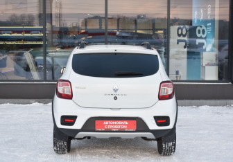 Подержанный автомобиль Renault Sandero 2019 года (6 фото)