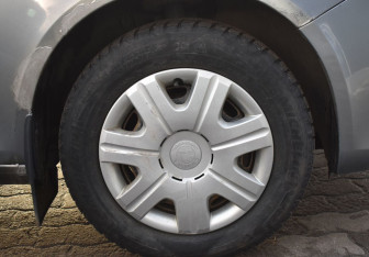 Подержанный автомобиль Skoda Roomster 2011 года (9 фото)