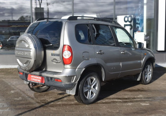 Подержанный автомобиль Chevrolet Niva 2010 года (5 фото)