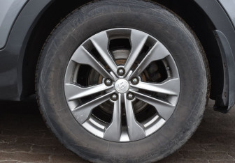 Подержанный автомобиль Hyundai Santa Fe 2013 года (9 фото)