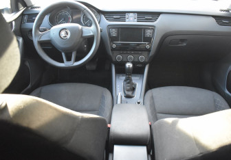 Подержанный автомобиль Skoda Octavia Liftback 2019 года (14 фото)