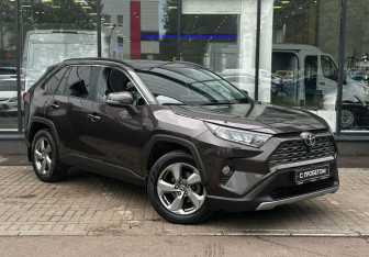 Подержанный автомобиль Toyota RAV4 2020 года (3 фото)