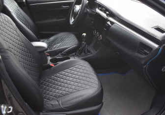 Подержанный автомобиль Toyota Corolla Sedan 2013 года (10 фото)