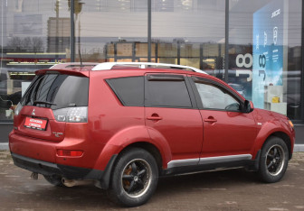 Подержанный автомобиль Mitsubishi Outlander 2008 года (5 фото)