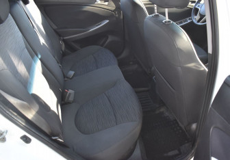 Подержанный автомобиль Hyundai Solaris Hatchback 2015 года (11 фото)