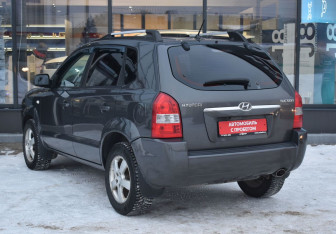 Подержанный автомобиль Hyundai Tucson 2007 года (7 фото)