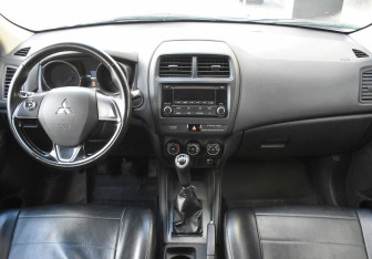 Подержанный автомобиль Mitsubishi ASX 2017 года (12 фото)