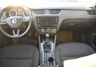 Подержанный автомобиль Skoda Octavia Liftback 2018 года (13 фото)
