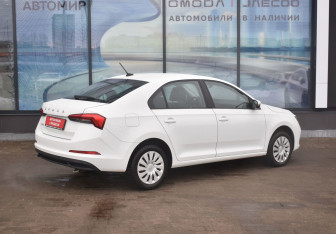 Подержанный автомобиль Skoda Rapid Liftback 2021 года (5 фото)