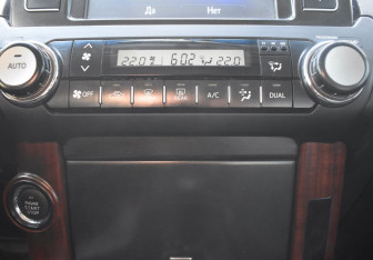 Подержанный автомобиль Toyota Land Cruiser Prado 2015 года (19 фото)