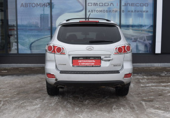 Подержанный автомобиль Hyundai Santa Fe 2008 года (6 фото)
