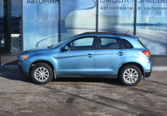 Подержанный автомобиль Mitsubishi ASX 2012 года (8 фото)