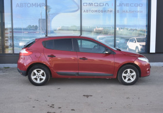 Подержанный автомобиль Renault Megane Hatchback 2011 года (4 фото)