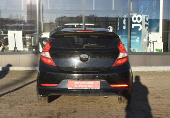 Подержанный автомобиль Hyundai Solaris Hatchback 2015 года (6 фото)