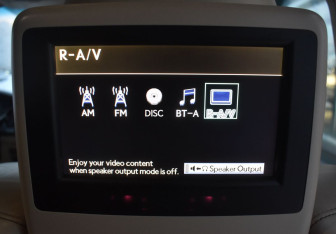 Подержанный автомобиль Lexus LX 2012 года (13 фото)