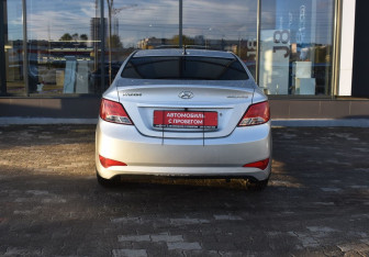 Подержанный автомобиль Hyundai Solaris Sedan 2015 года (6 фото)