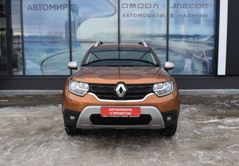 Подержанный автомобиль Renault Duster 2021 года (2 фото)