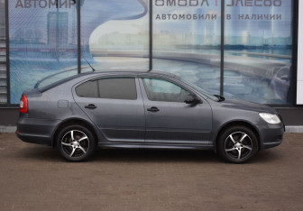 Подержанный автомобиль Skoda Octavia Liftback 2010 года (4 фото)