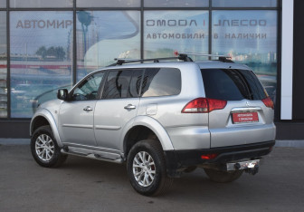 Подержанный автомобиль Mitsubishi Pajero Sport 2013 года (7 фото)
