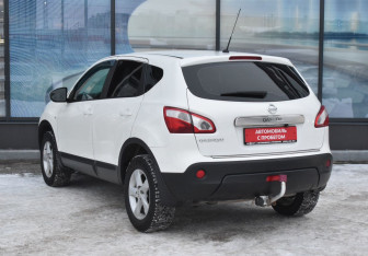 Подержанный автомобиль Nissan Qashqai 2013 года (7 фото)