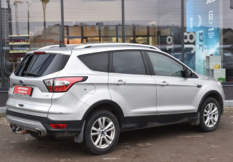 Подержанный автомобиль Ford Kuga 2018 года (5 фото)