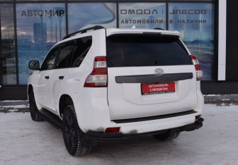 Подержанный автомобиль Toyota Land Cruiser Prado 2017 года (7 фото)