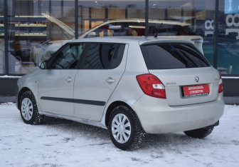 Подержанный автомобиль Skoda Fabia Hatchback 2013 года (7 фото)
