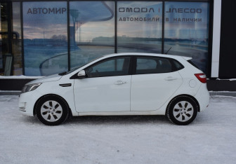 Подержанный автомобиль Kia Rio Hatchback 2012 года (8 фото)