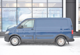 Подержанный автомобиль Volkswagen Transporter Van 2016 года (8 фото)