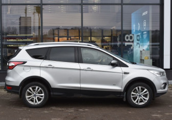 Подержанный автомобиль Ford Kuga 2018 года (4 фото)