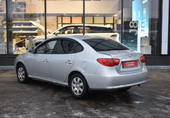 Подержанный автомобиль Hyundai Elantra Sedan 2008 года (7 фото)